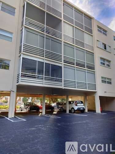 Hallandale Beach Apartment: 300 Northeast 14th Avenue