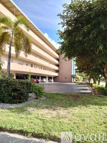 Hallandale Beach Apartment: 300 Northeast 14th Avenue