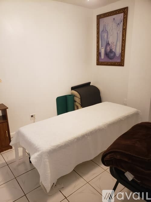 Hallandale Beach Apartment: 300 Northeast 14th Avenue