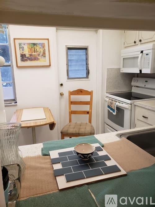 Hallandale Beach Apartment: 300 Northeast 14th Avenue