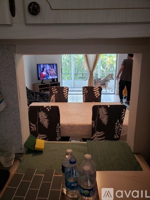 Hallandale Beach Apartment: 300 Northeast 14th Avenue