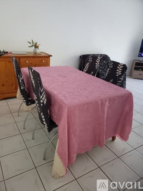 Hallandale Beach Apartment: 300 Northeast 14th Avenue