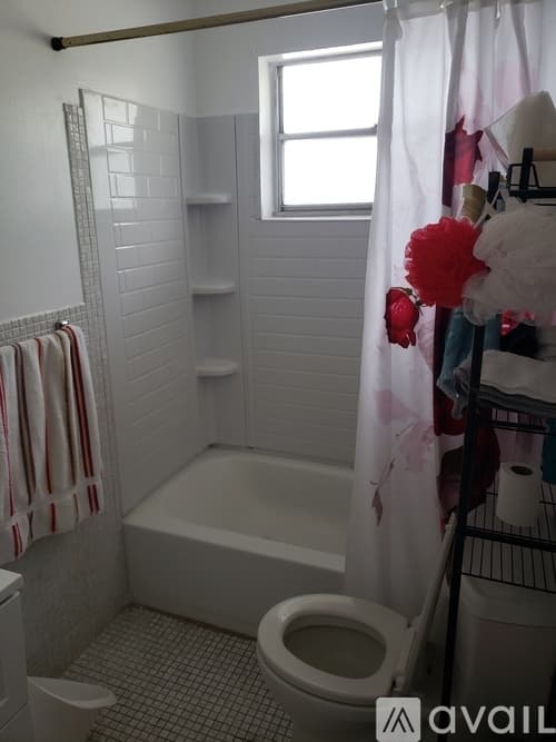 Hallandale Beach Apartment: 300 Northeast 14th Avenue