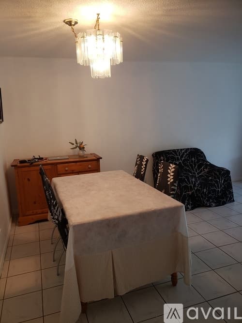 Hallandale Beach Apartment: 300 Northeast 14th Avenue