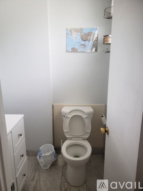 Hallandale Beach Apartment: 300 Northeast 14th Avenue