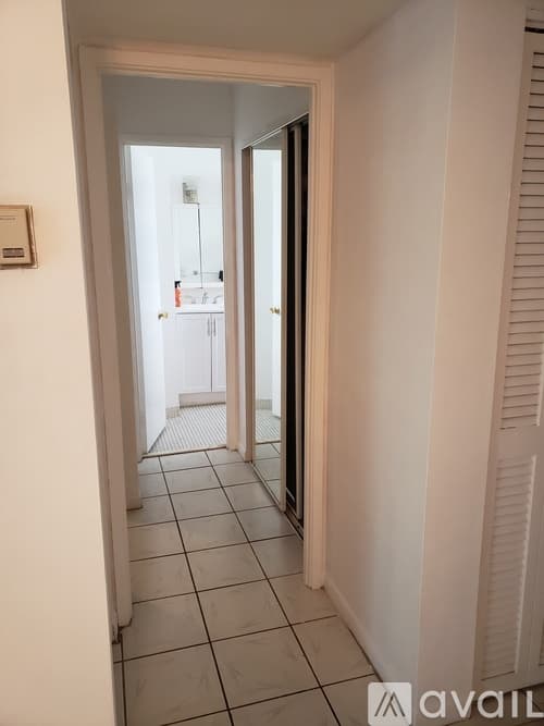 Hallandale Beach Apartment: 300 Northeast 14th Avenue