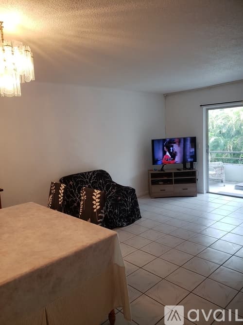Hallandale Beach Apartment: 300 Northeast 14th Avenue