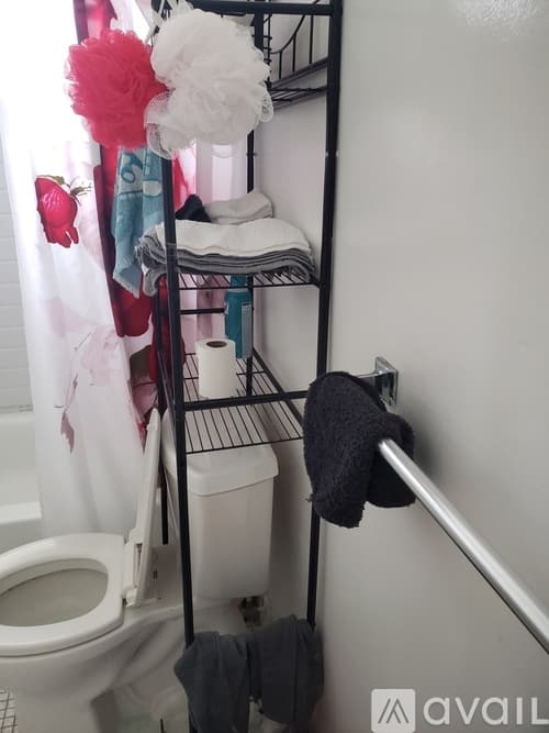 Hallandale Beach Apartment: 300 Northeast 14th Avenue