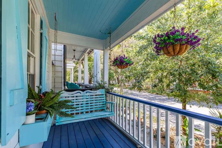 Savannah House: 539 E Gwinnett St