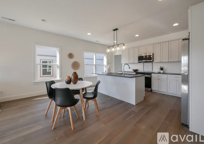 Trenton House: 118 Sunset Dr