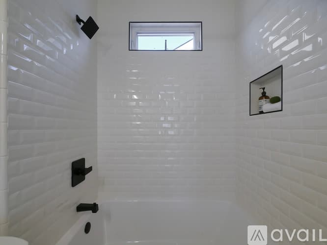 Trenton House: 118 Sunset Dr