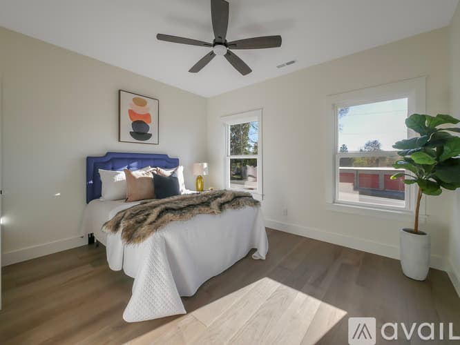 Trenton House: 118 Sunset Dr