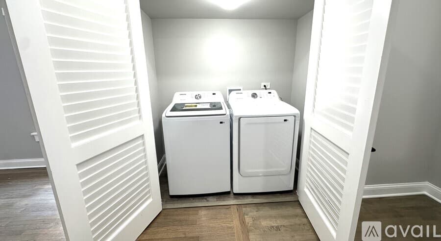 Chicago Apartment: 5452 N Paulina St