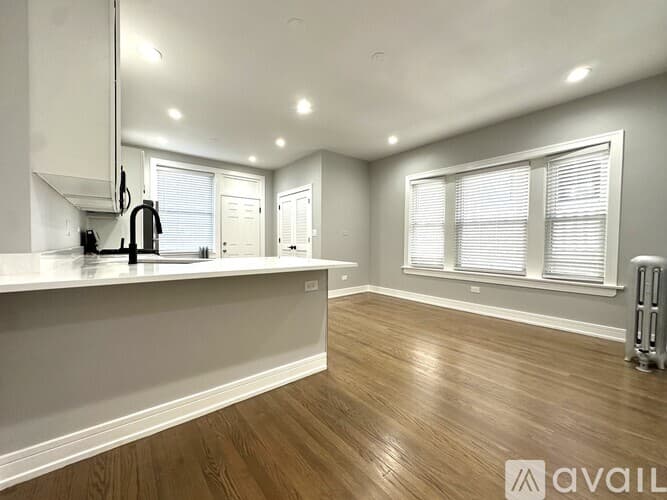 Chicago Apartment: 5452 N Paulina St