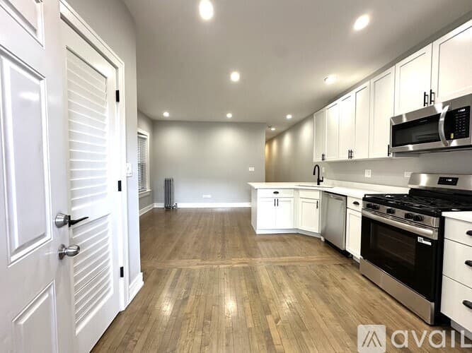 Chicago Apartment: 5452 N Paulina St