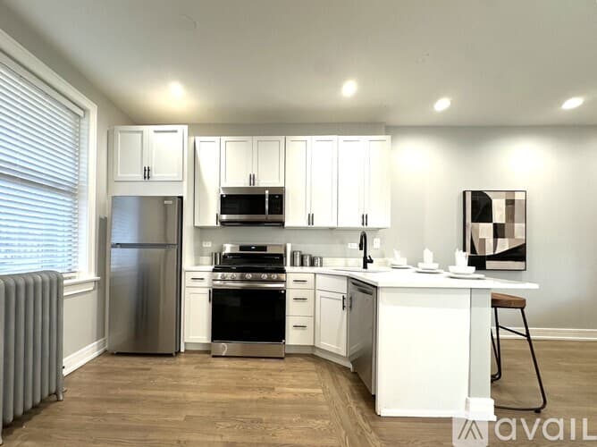 Chicago Apartment: 5452 N Paulina St