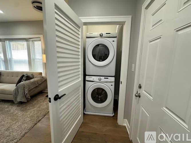 Chicago Apartment: 5452 N Paulina St