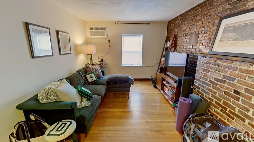 Boston Apartment: 267 Main St