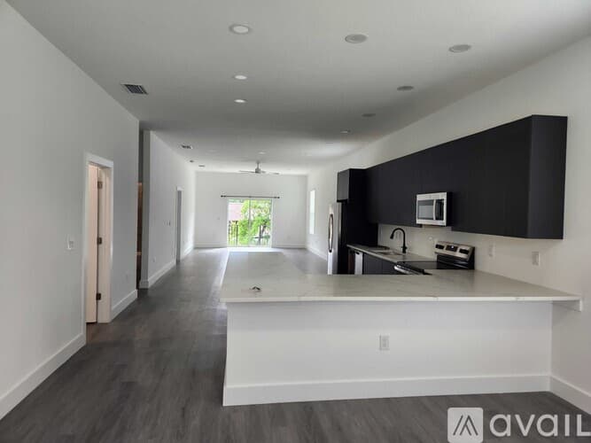 Spring Hill House: 9211 Northcliffe Blvd