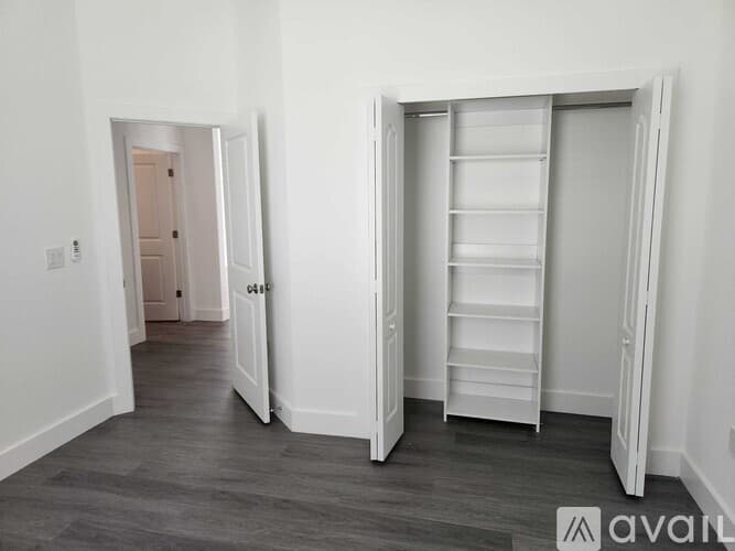 Spring Hill House: 9211 Northcliffe Blvd