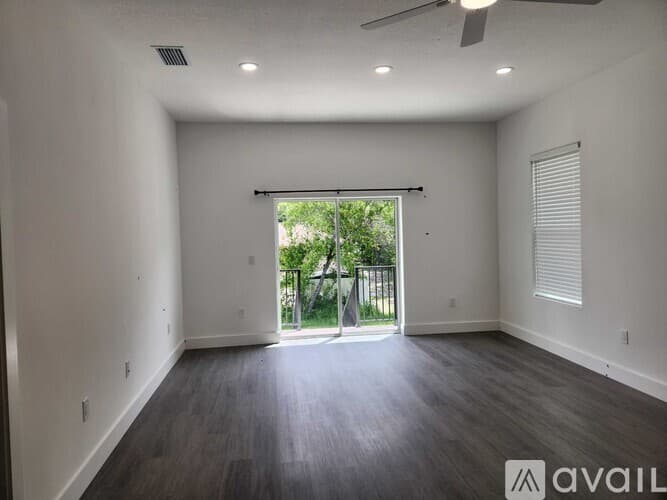 Spring Hill House: 9211 Northcliffe Blvd