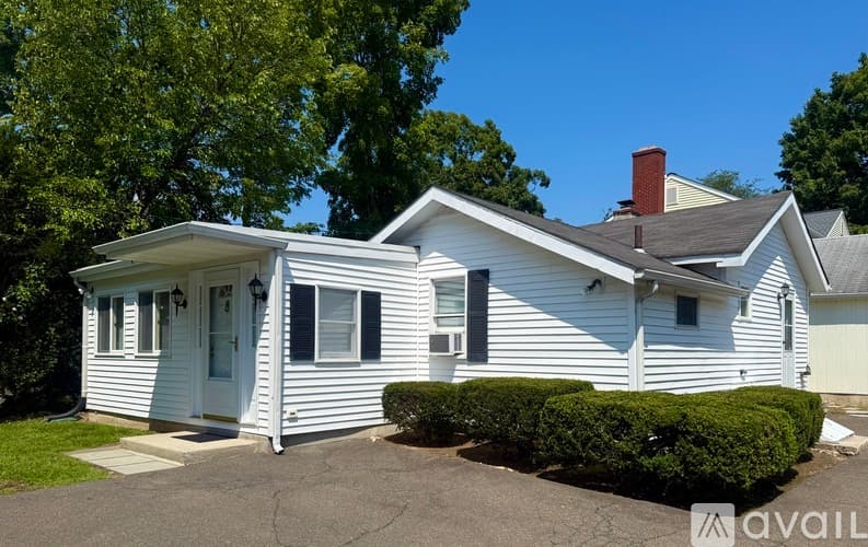 Greenwich House: 217 5 River Rd Ext