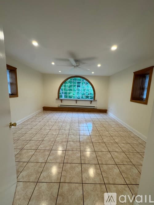 Del Water Gap House: 76 Broad St