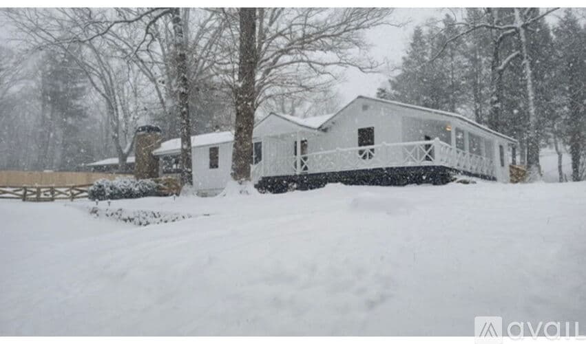 Lakemont House: 10 Oasis Rd