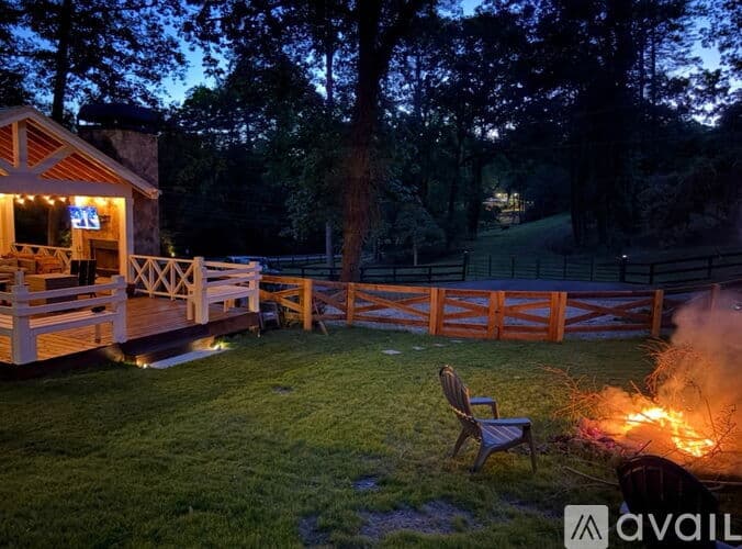 Lakemont House: 10 Oasis Rd