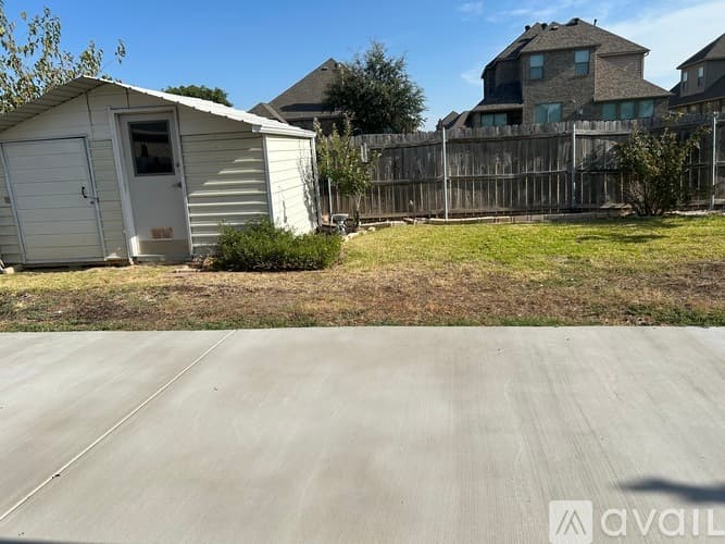Saginaw House: 732 Bridle Trail