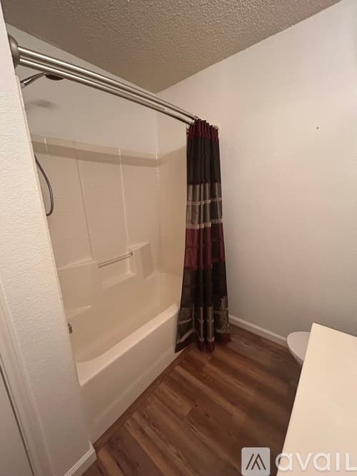 Saginaw House: 732 Bridle Trail