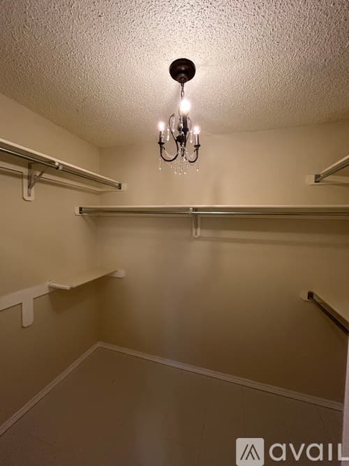 Saginaw House: 732 Bridle Trail