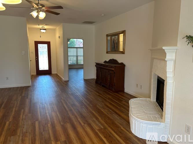 Saginaw House: 732 Bridle Trail