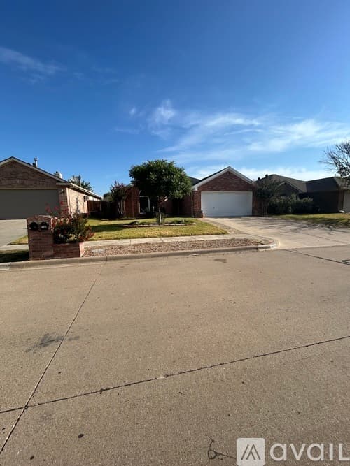 Saginaw House: 732 Bridle Trail