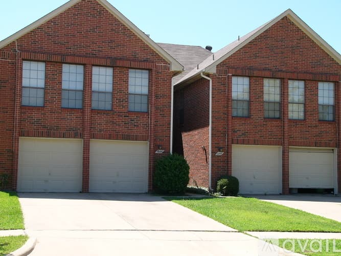 Grapevine Apartment: 1207 W Hudgins St