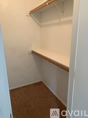 Grapevine Apartment: 1207 W Hudgins St
