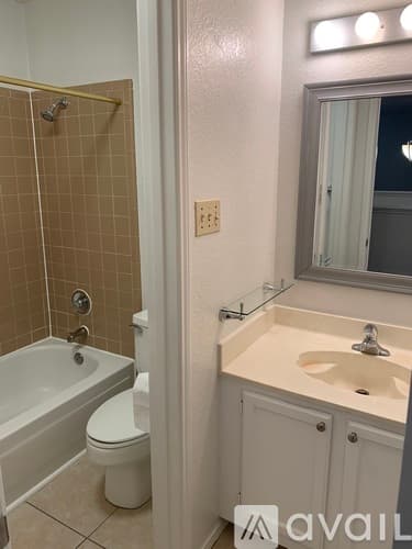 Grapevine Apartment: 1207 W Hudgins St