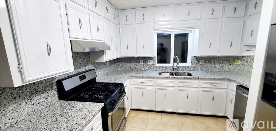 Sherwood House: 89 Spring Grove Drive