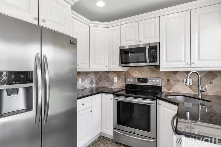 West Palm Beach House: 906 Lytle St