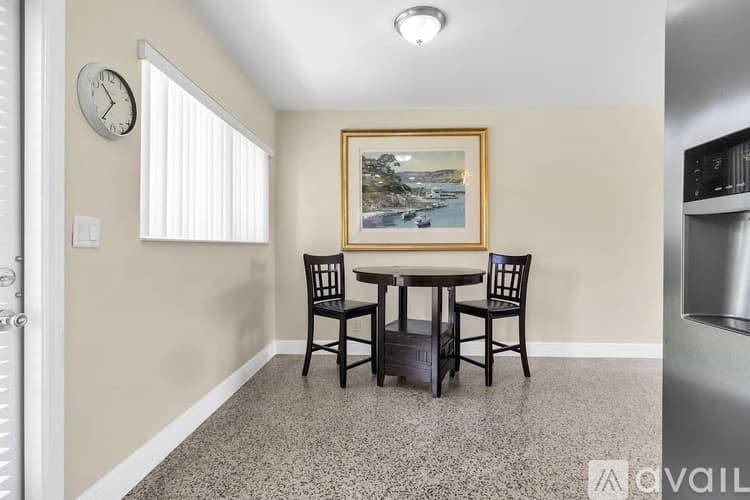 West Palm Beach House: 906 Lytle St