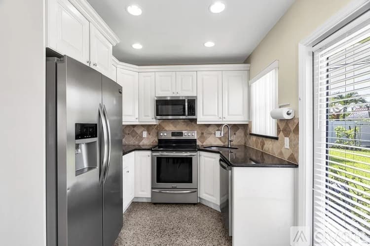 West Palm Beach House: 906 Lytle St