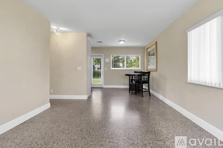 West Palm Beach House: 906 Lytle St