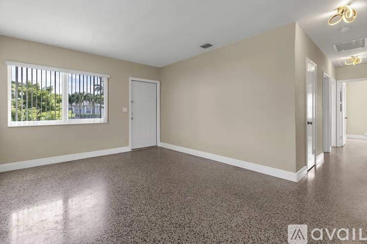 West Palm Beach House: 906 Lytle St
