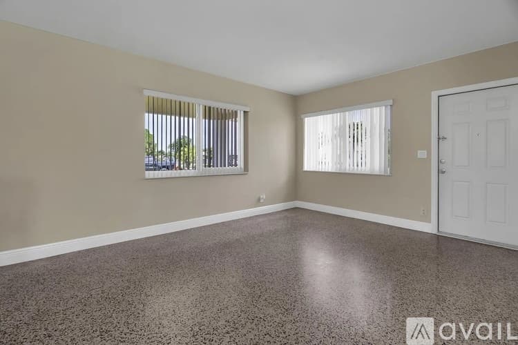 West Palm Beach House: 906 Lytle St