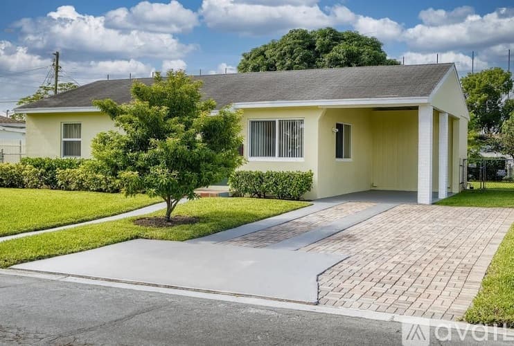 West Palm Beach House: 906 Lytle St