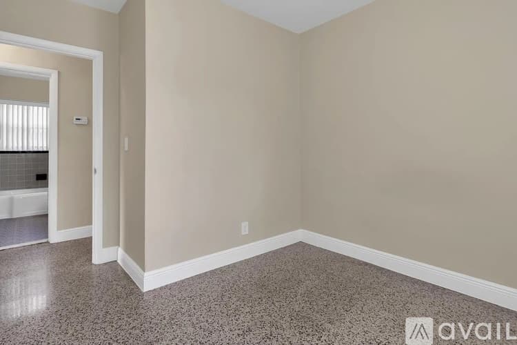 West Palm Beach House: 906 Lytle St