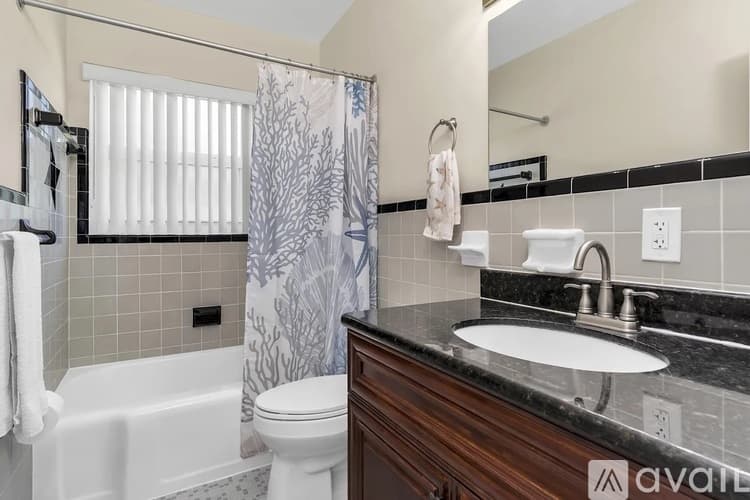 West Palm Beach House: 906 Lytle St