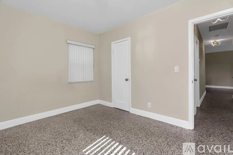 West Palm Beach House: 906 Lytle St