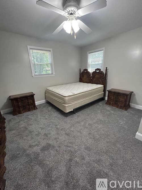 Columbia House: 822 Rosedale Arch
