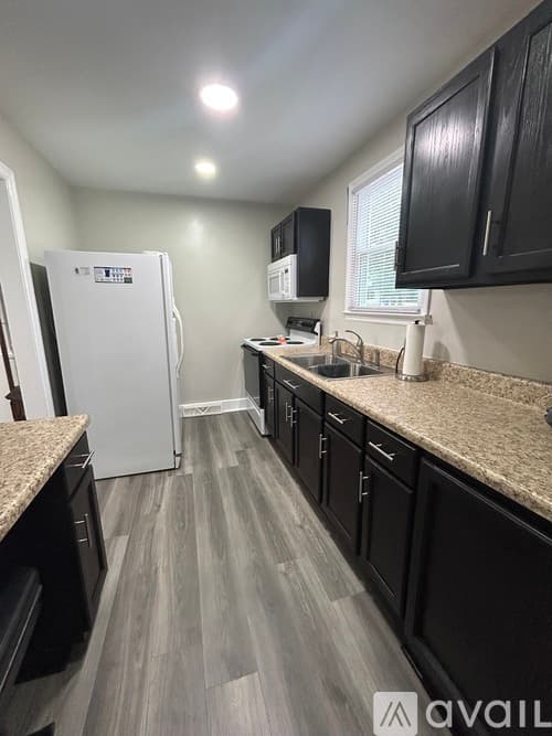 Columbia House: 822 Rosedale Arch